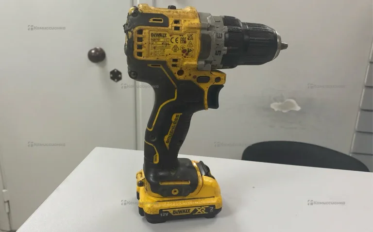 шуруповерт Dewalt DCD701