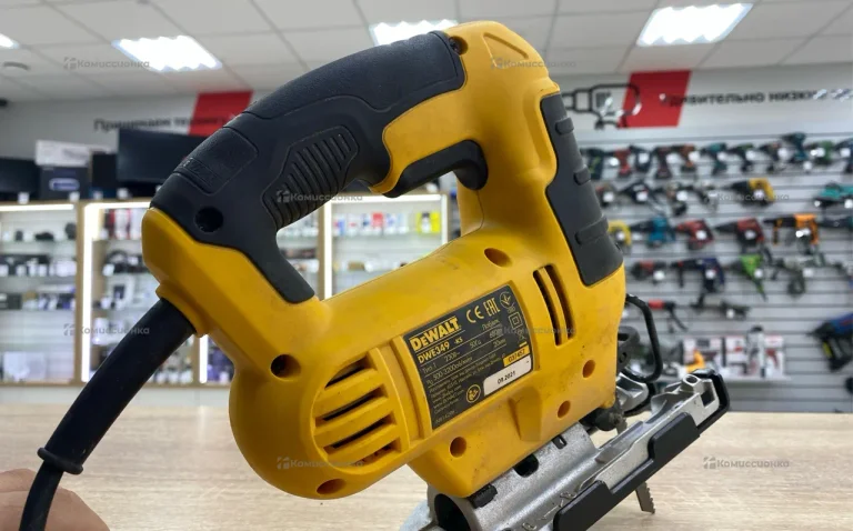 Электролобзик DeWALT DWE349