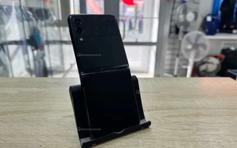 Телефон Samsung Galaxy Z Flip3 5G 8/256 ГБ