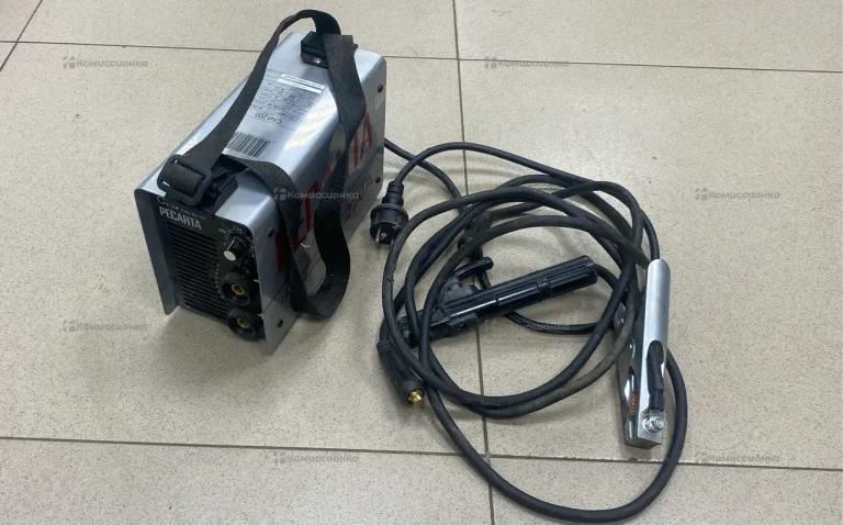 сварочный аппарат ресанта 220А.