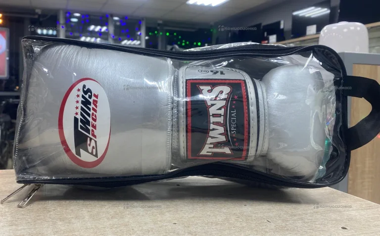 Боксерские перчатки Twins BGVL3 16oz