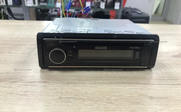 Автомагнитола  Kenwood Kdc-320ui