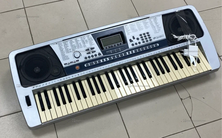 Синтезатор DENN DEK 895