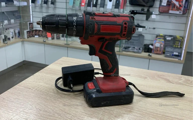 Шуруповерт аккумуляторный красный