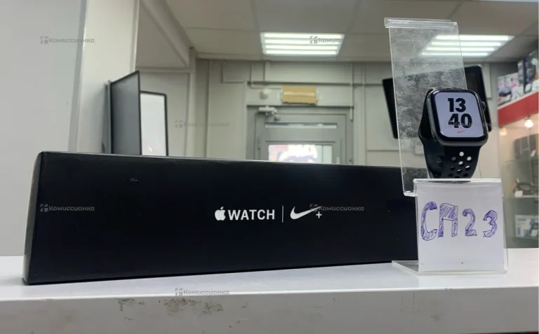 Часы Apple Watch 4 44mm nike