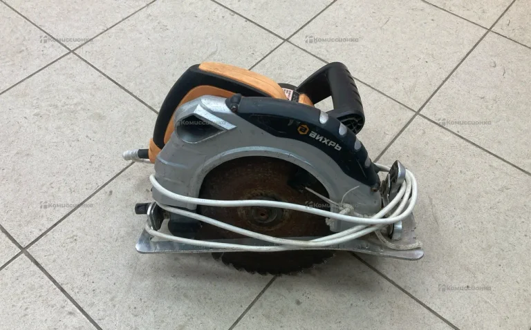 Циркулярная пила Вихарь дп-235/2200