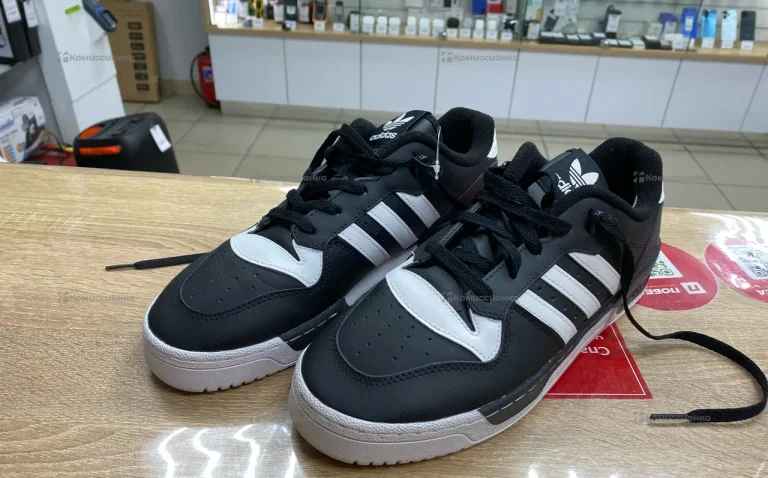 Кроссовки adidas 43