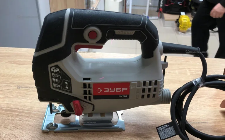 Электролобзик Зубр Л-710