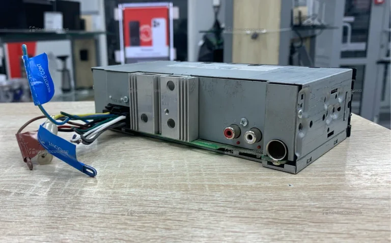 Автомагнитола  kenwood kmm-105