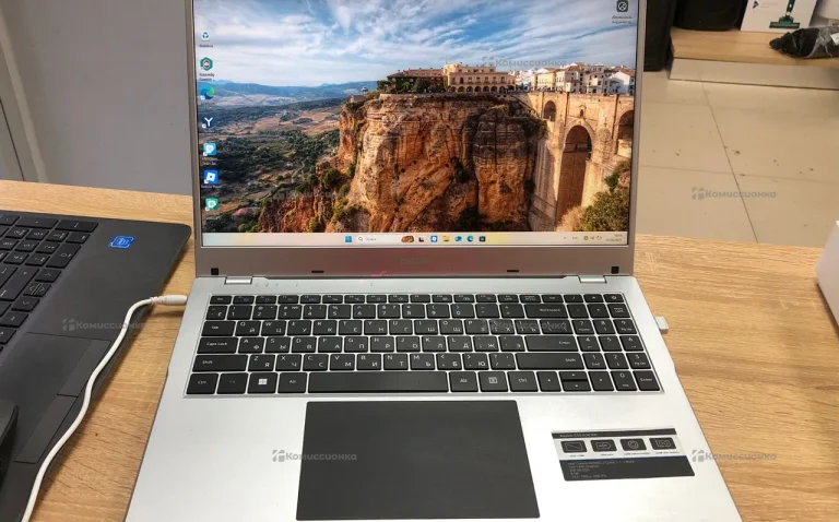 Ноутбук  Dexp C15-ICW300