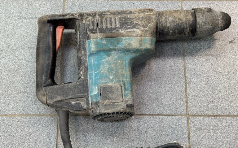Перфоратор Makita HR 4000C