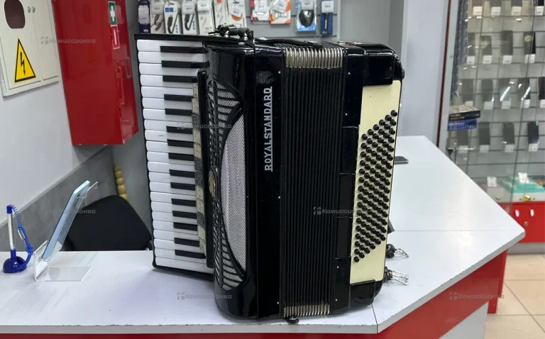 Аккордеон Royal Standard Silvana