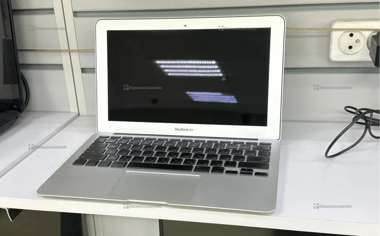 Ноутбук MacBook Air 11 2010
