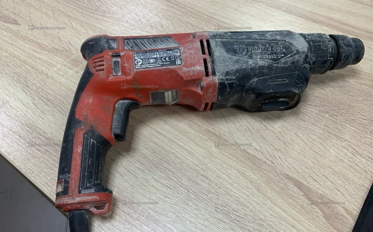 Перфоратор makita M8701