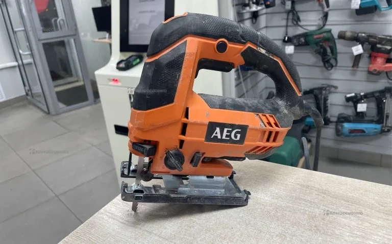 Электролобзик AEG STEP 100 X