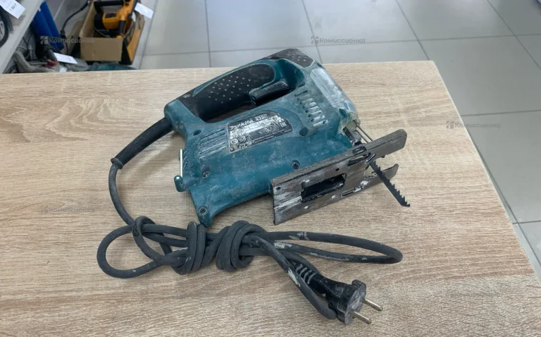 Электролобзик makita 4326