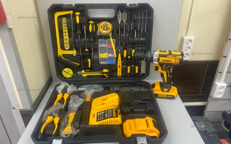Набор инструментов Dewalt c шуруповертом