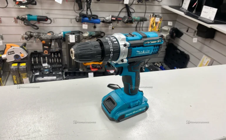 Синий шуруповерт