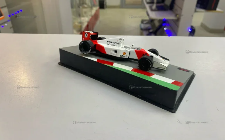 Машинка mclaren mp4/7
