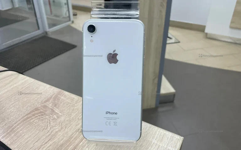 Apple iPhone XR 64 ГБ