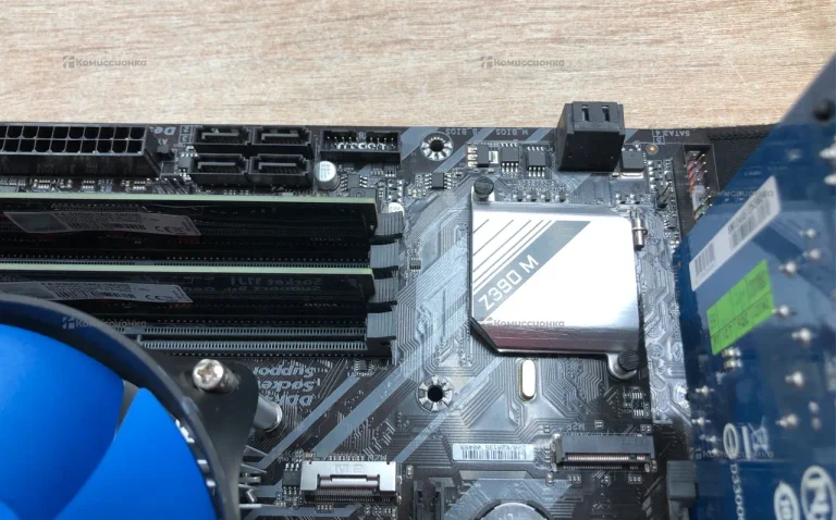 Материнская плата Gigabyte z390m+видеокарта Gigaby