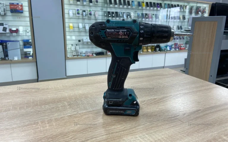 Аккумуляторная дрель-шуруповерт Makita DF333D