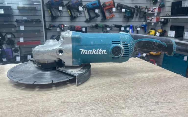 Угловая шлифмашина Makita GA9050