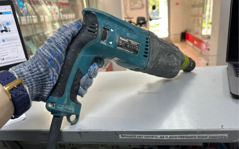 Перфоратор Makita HR2470