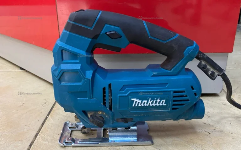 Электролобзик Makita 7002 реплика