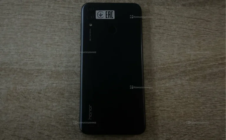 Honor 8C 3/32 ГБ
