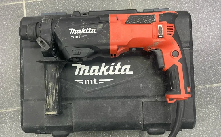 перфоратор  Makita  M8701