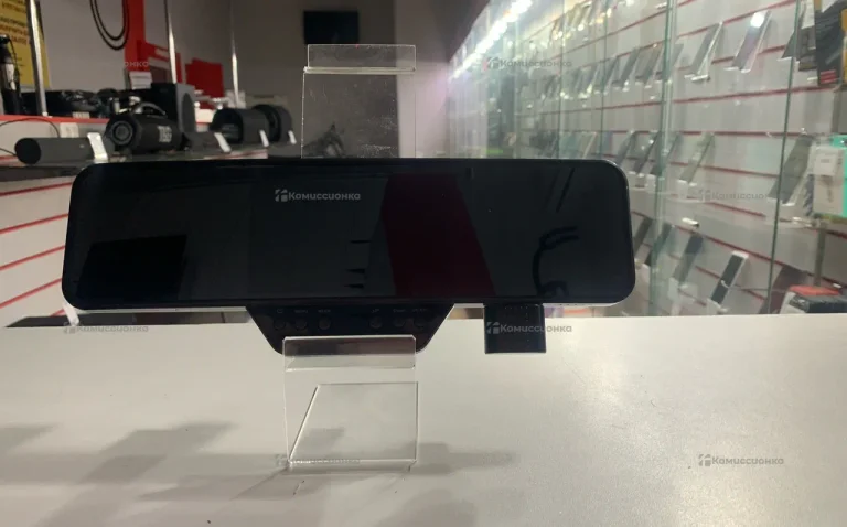 Автомобильный видеорегестратор зеркало.