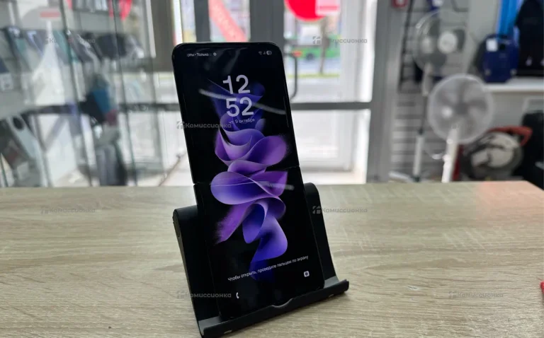 Телефон Samsung Galaxy Z Flip3 5G 8/256 ГБ