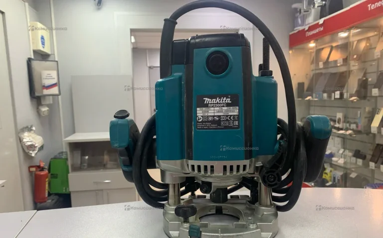 фрезер ручной Makita RP2300FC