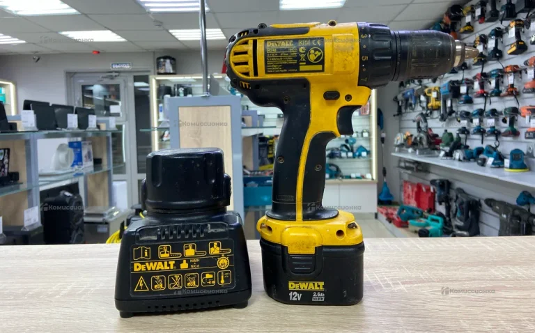 Дрель-шуруповерт dewalt DC743KA