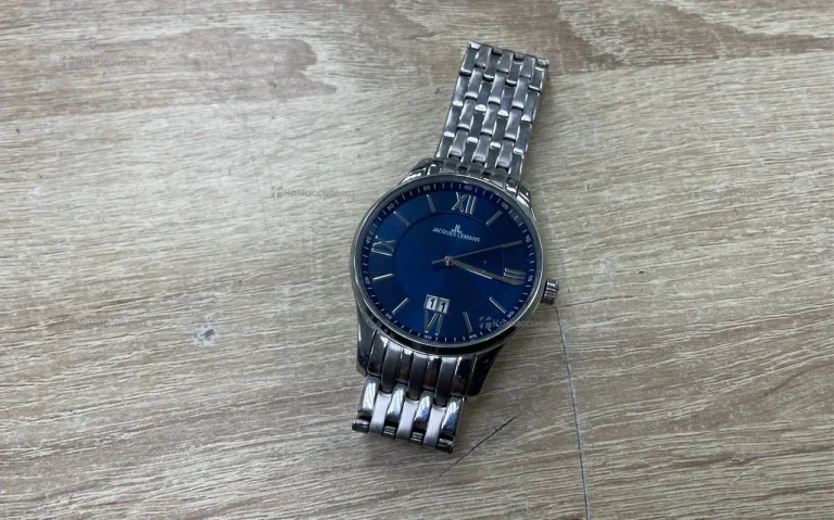 Часы  Jacoues Lemans