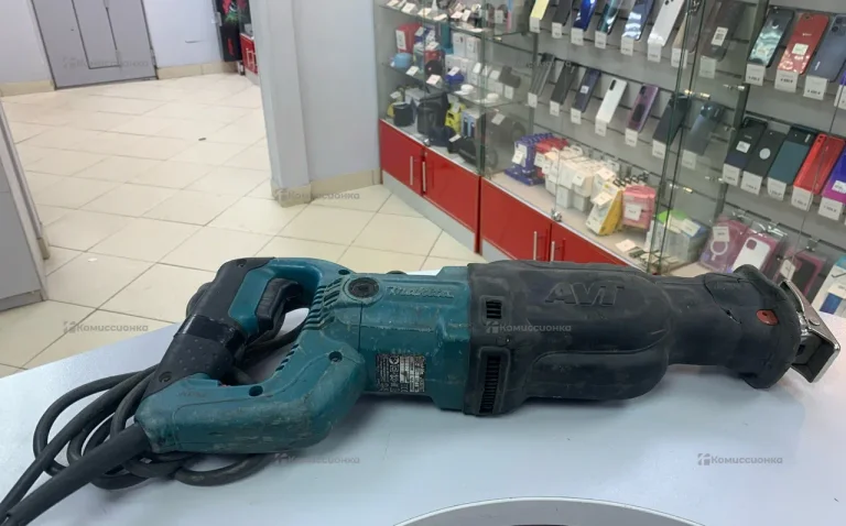 Сабельная пила Makita JR3070CT