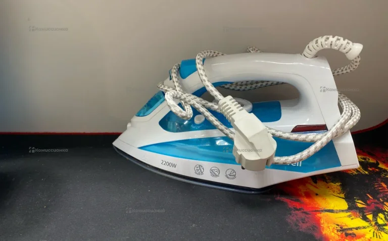 Утюг Redmond