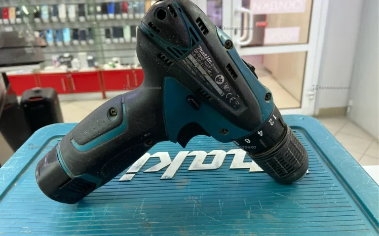 Дрель-шуруповерт makita DF330D
