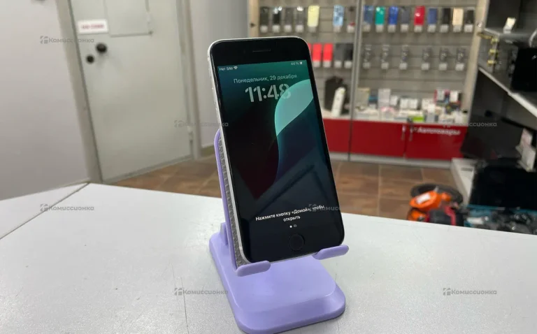 Apple iPhone SE (2020) 3/64 ГБ