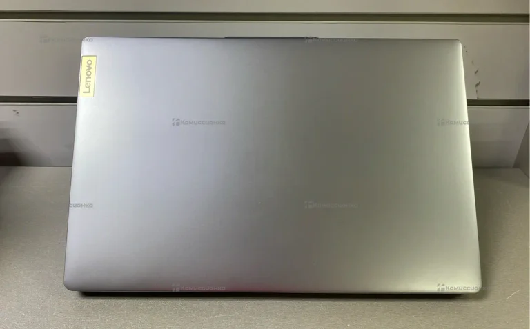 Ноутбук  Lenovo IdeaPad Slim 3 15IRU8