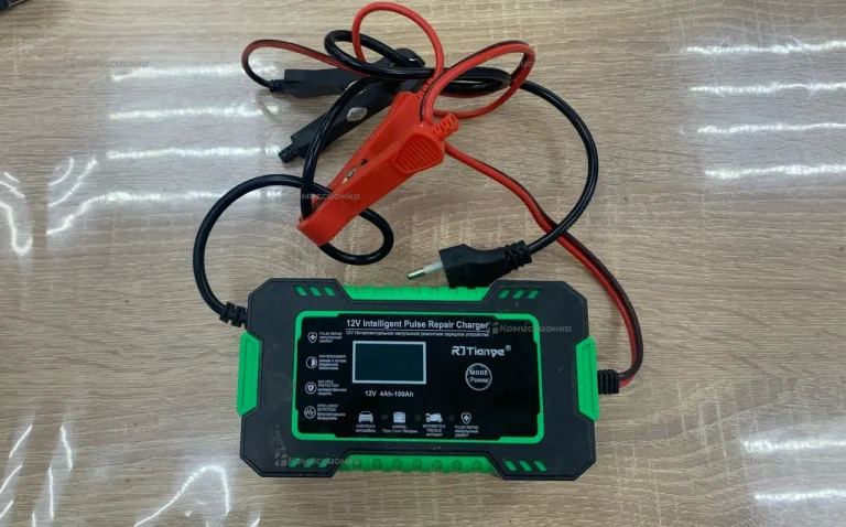 Автомобильное зарядное устройство 12V6A