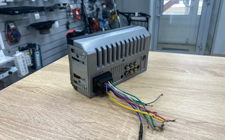 Автомагнитола 7023b