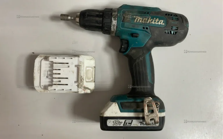 Аккумуляторный шуруповерт Makita DF488D