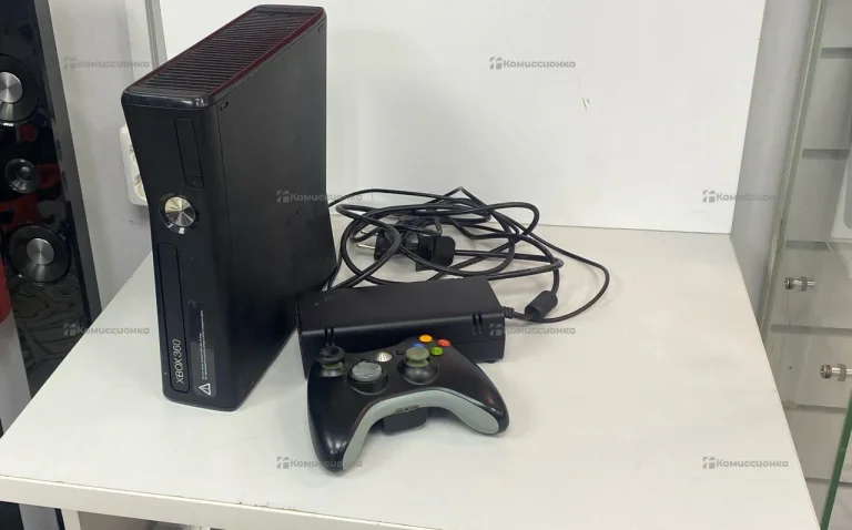 Приставка Xbox 360s.