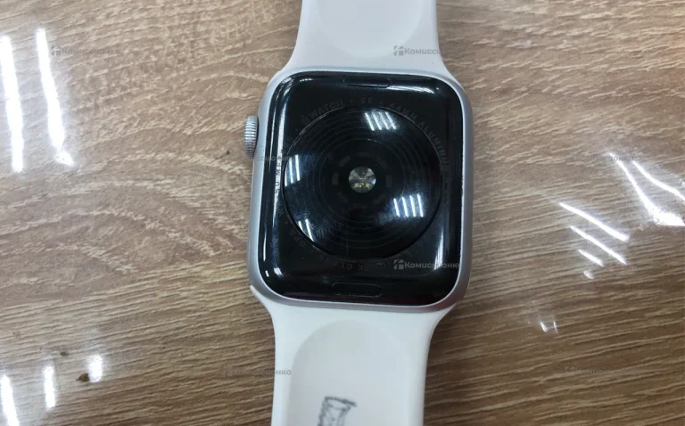 Часы  Apple Watch SE 2023