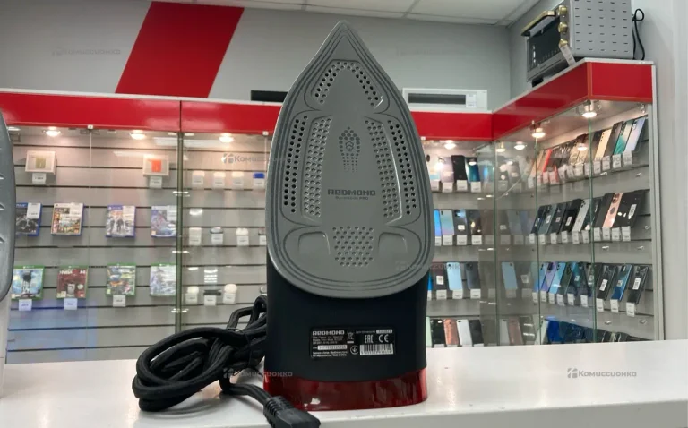 Утюг Redmond Ri-C283