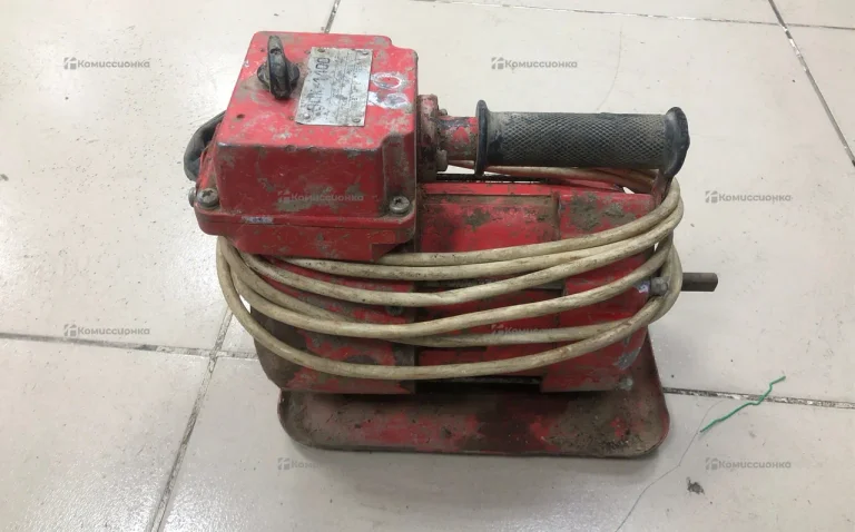 Вибратор для бетона красный