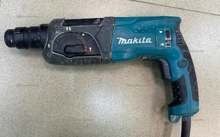 Перфоратор Makita HR2470