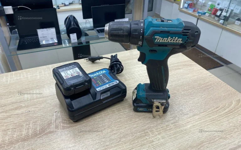 Аккумуляторная дрель-шуруповерт Makita DF333D